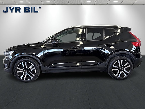 Volvo XC40 6 of 27