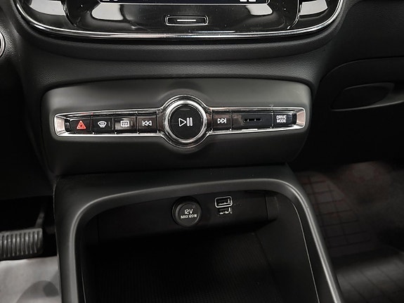 Volvo XC40 14 of 27