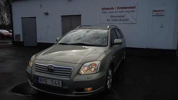 Toyota Avensis 2 of 5