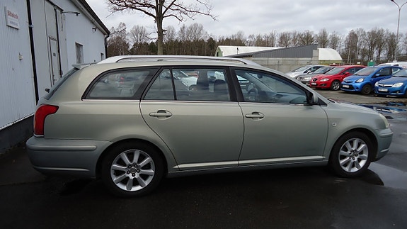 Toyota Avensis 7 of 18