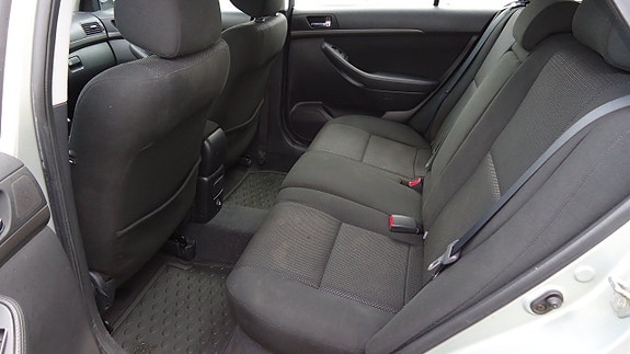 Toyota Avensis 14 of 18