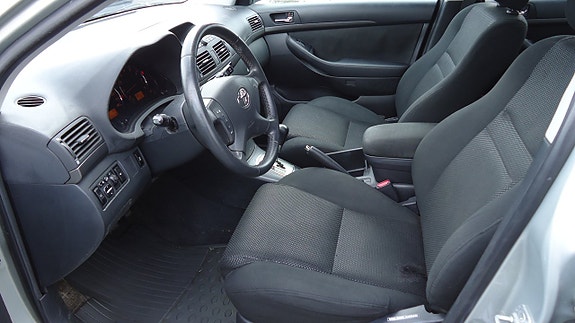 Toyota Avensis 12 of 18
