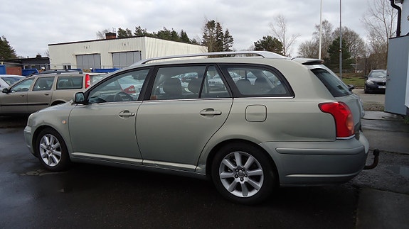 Toyota Avensis 5 of 5