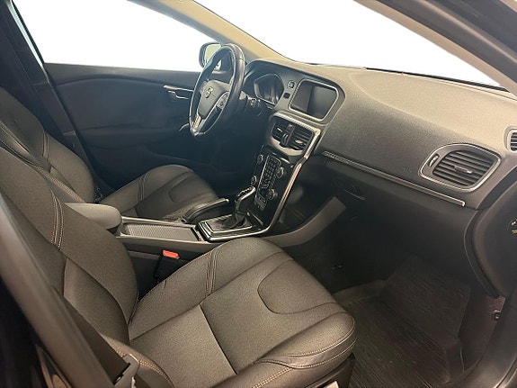 Volvo V40 Cross Country 6 of 12