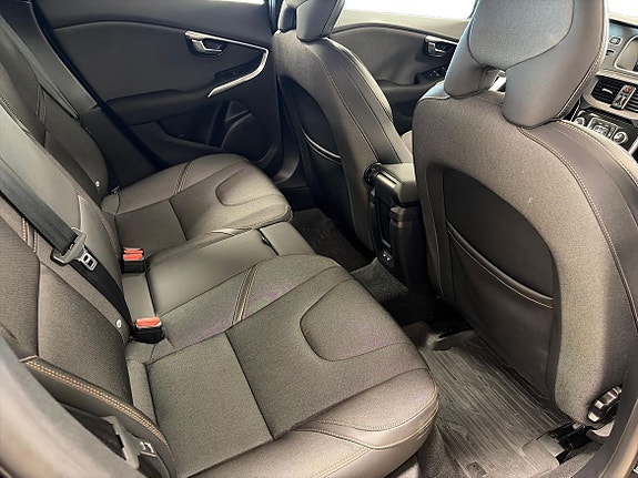 Volvo V40 Cross Country 7 of 12