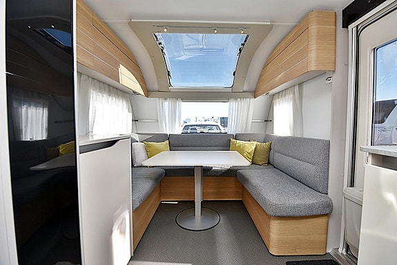 Adria 593 UP Adora, Queenbed 23 of 27