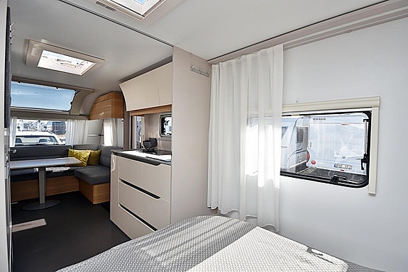 Adria 593 UP Adora, Queenbed 20 of 27