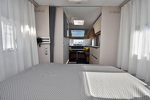 Adria 593 UP Adora, Queenbed 18 of 27