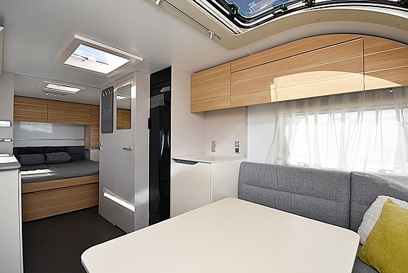 Adria 593 UP Adora, Queenbed 11 of 27