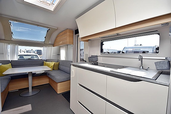 Adria 593 UP Adora, Queenbed 21 of 27