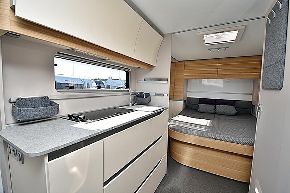 Adria 593 UP Adora, Queenbed 14 of 27