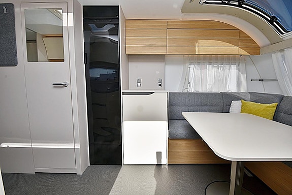 Adria 593 UP Adora, Queenbed 5 of 27