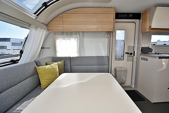 Adria 593 UP Adora, Queenbed 8 of 27