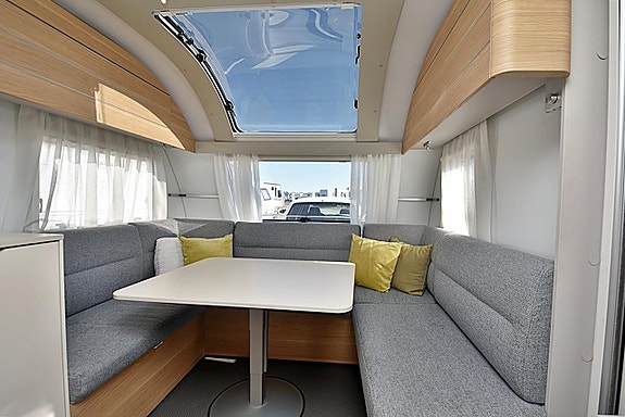 Adria 593 UP Adora, Queenbed 24 of 27
