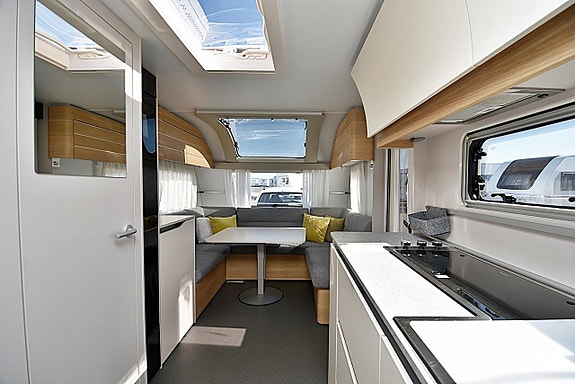 Adria 593 UP Adora, Queenbed 22 of 27