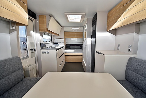 Adria 593 UP Adora, Queenbed 10 of 27