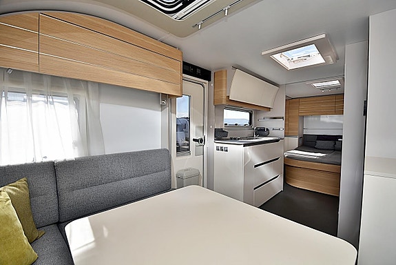 Adria 593 UP Adora, Queenbed 9 of 27