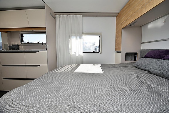 Adria 593 UP Adora, Queenbed 19 of 27