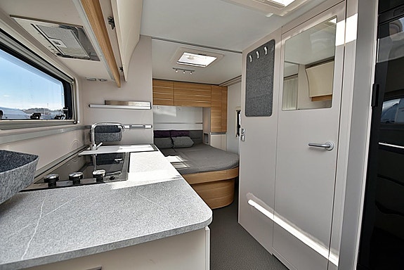 Adria 593 UP Adora, Queenbed 12 of 27