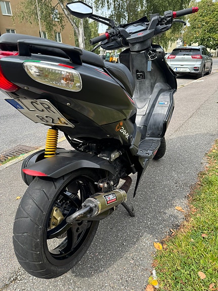 Aprilia Aprilia sr 50 4 of 9