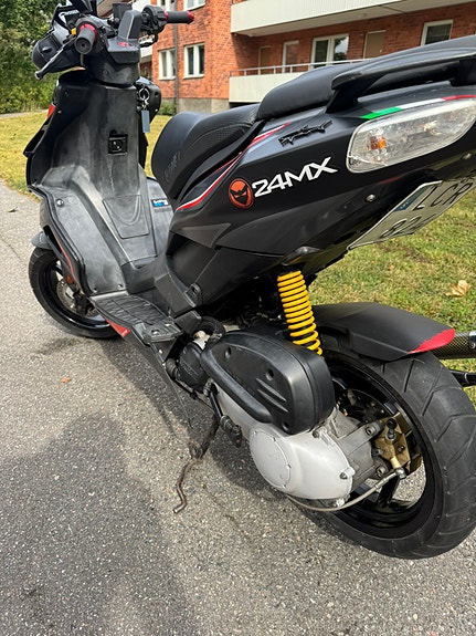 Aprilia Aprilia sr 50 3 of 9