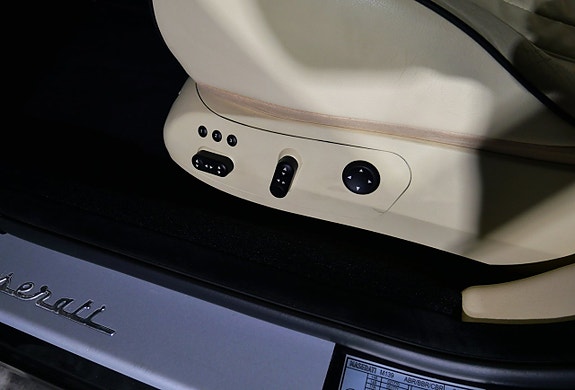 Maserati Quattroporte 15 of 30