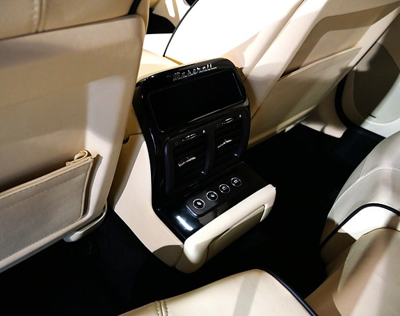 Maserati Quattroporte 13 of 30