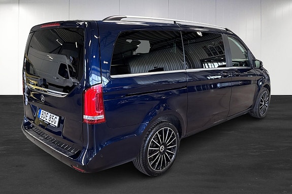 Mercedes-Benz V300 3 of 5