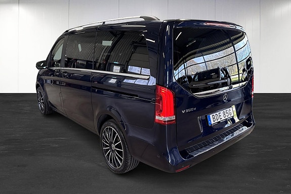 Mercedes-Benz V300 4 of 5