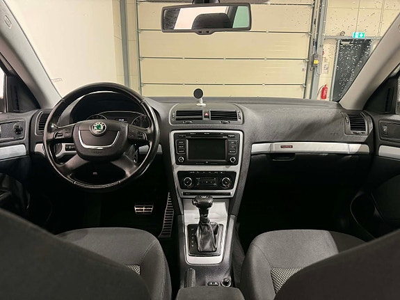 Skoda Octavia Scout 8 of 13