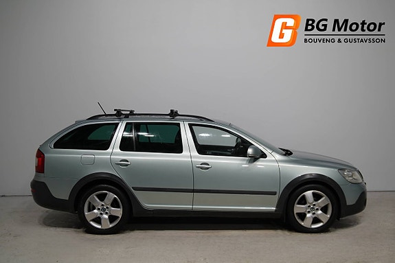 Skoda Octavia Scout 2 of 5