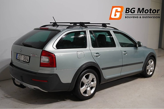 Skoda Octavia Scout 3 of 5