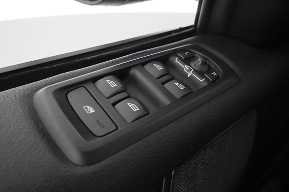 Land Rover Discovery 4 28 of 30