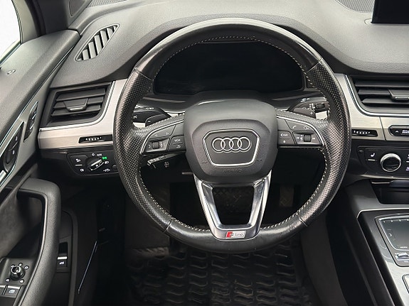 Audi Q7 14 of 30