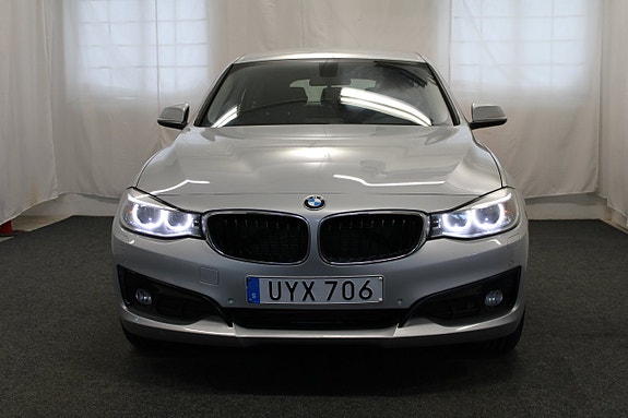 BMW 320d 4 of 5