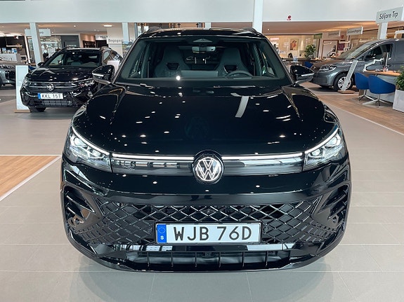 Volkswagen Tiguan 3 of 19