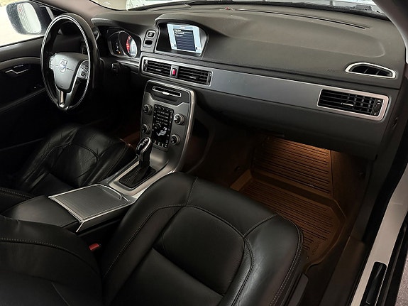 Volvo XC70 8 of 28