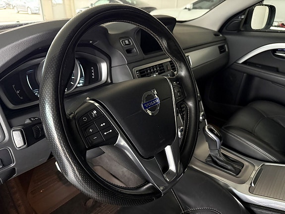 Volvo XC70 13 of 28
