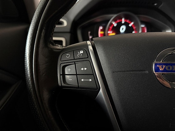 Volvo XC70 14 of 28