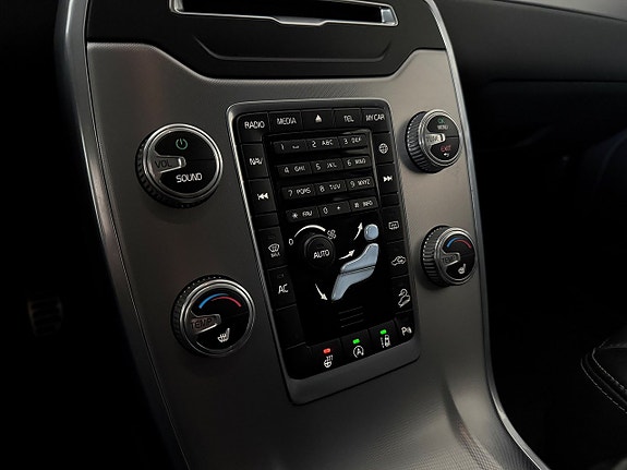 Volvo XC70 18 of 28