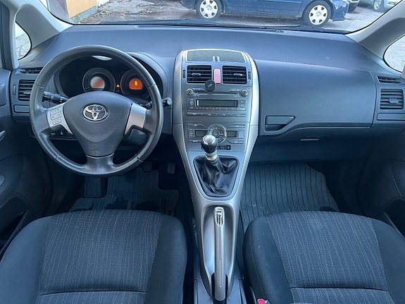 Toyota Auris 5 of 5