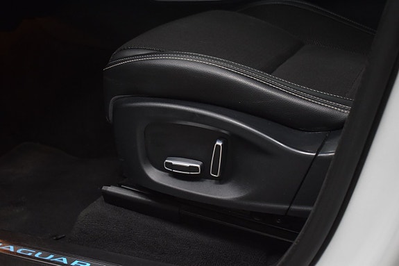 Jaguar F-PACE 13 of 25