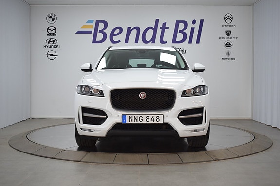 Jaguar F-PACE 2 of 25