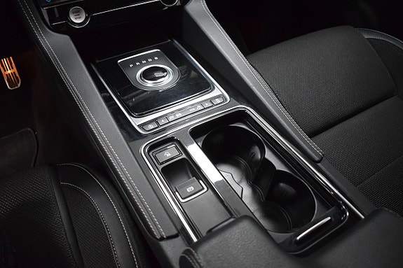 Jaguar F-PACE 15 of 25
