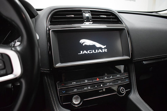 Jaguar F-PACE 17 of 25