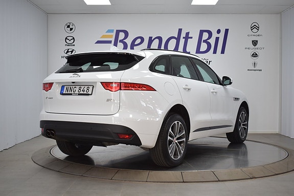 Jaguar F-PACE 8 of 25