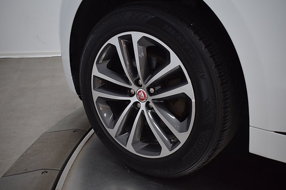 Jaguar F-PACE 6 of 25