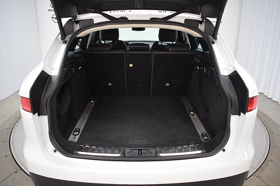Jaguar F-PACE 10 of 25