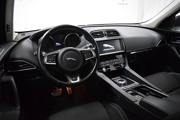 Jaguar F-PACE 11 of 25