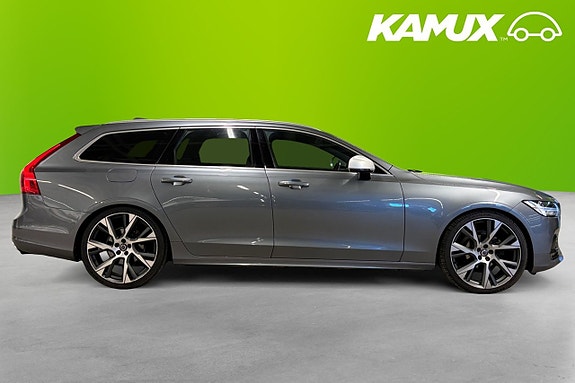 Volvo V90 2 of 5